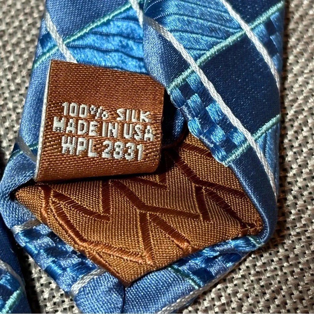 2/$30 Michael Michael Kors 100% Silk Men’s Light Blue Diamond Print Tie